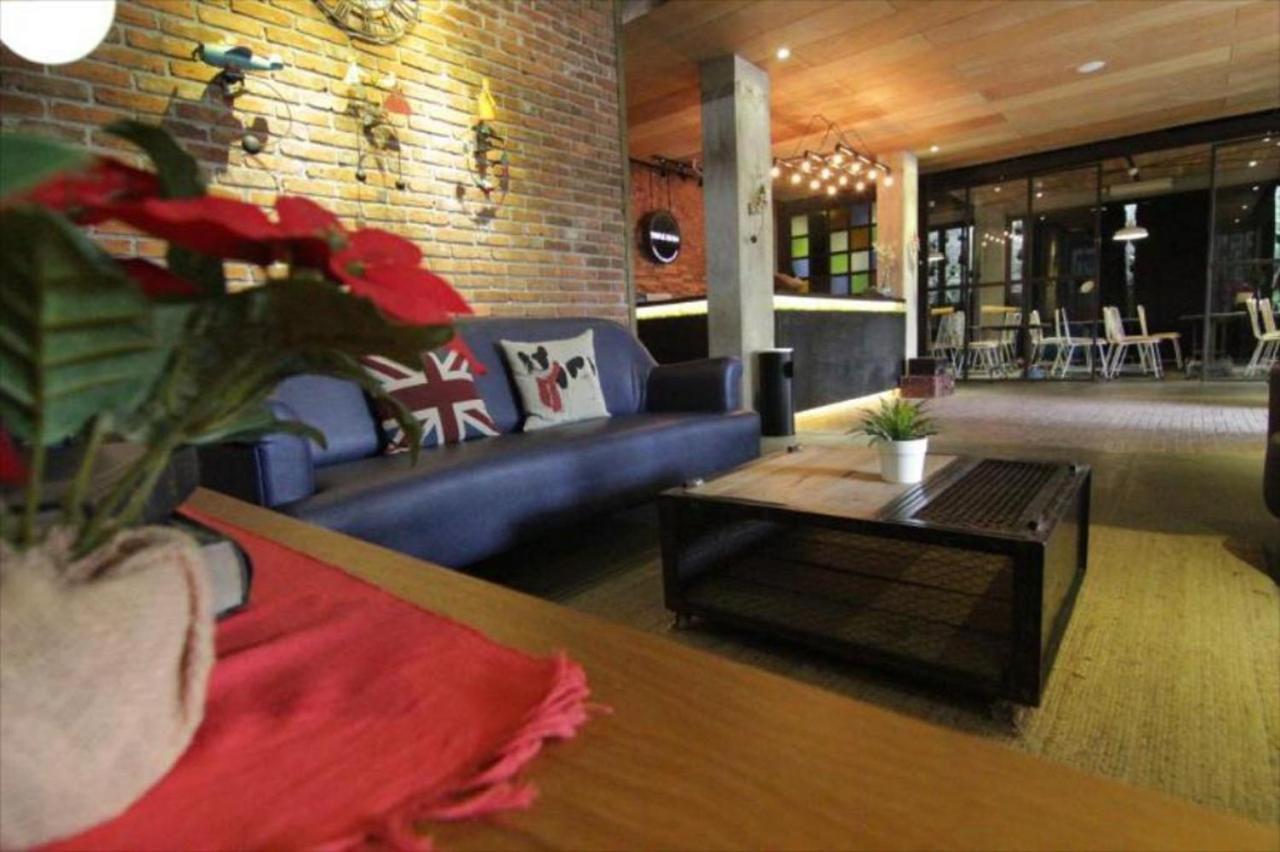 Triple Seven Bed & Breakfast Bandung Exterior photo