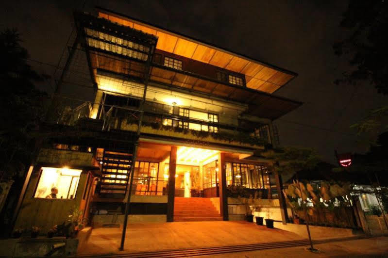 Triple Seven Bed & Breakfast Bandung Exterior photo